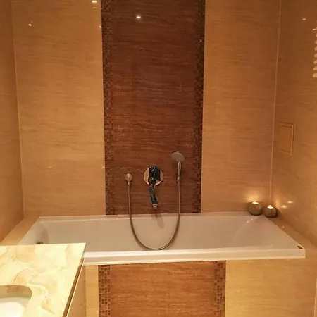 شقة Apartament Vincent Metro 83 M2 *