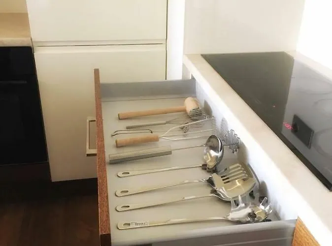 Апартаменты Apartament Vincent Metro 83 M2 *