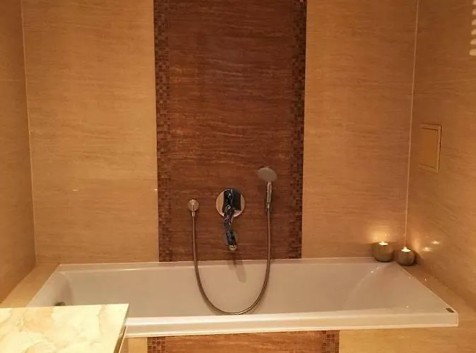 Апартаменты Apartament Vincent Metro 83 M2 *